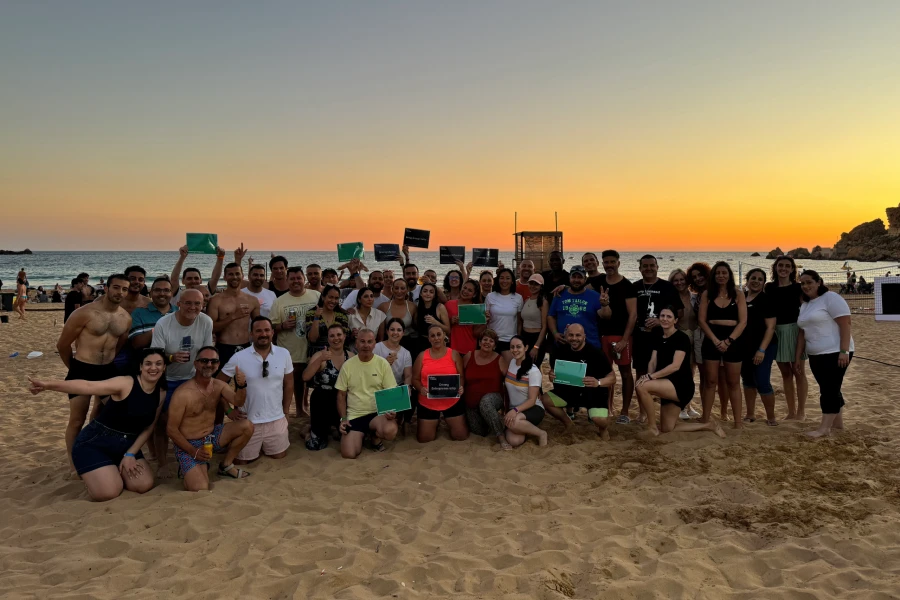 sg-team-on-the-beach